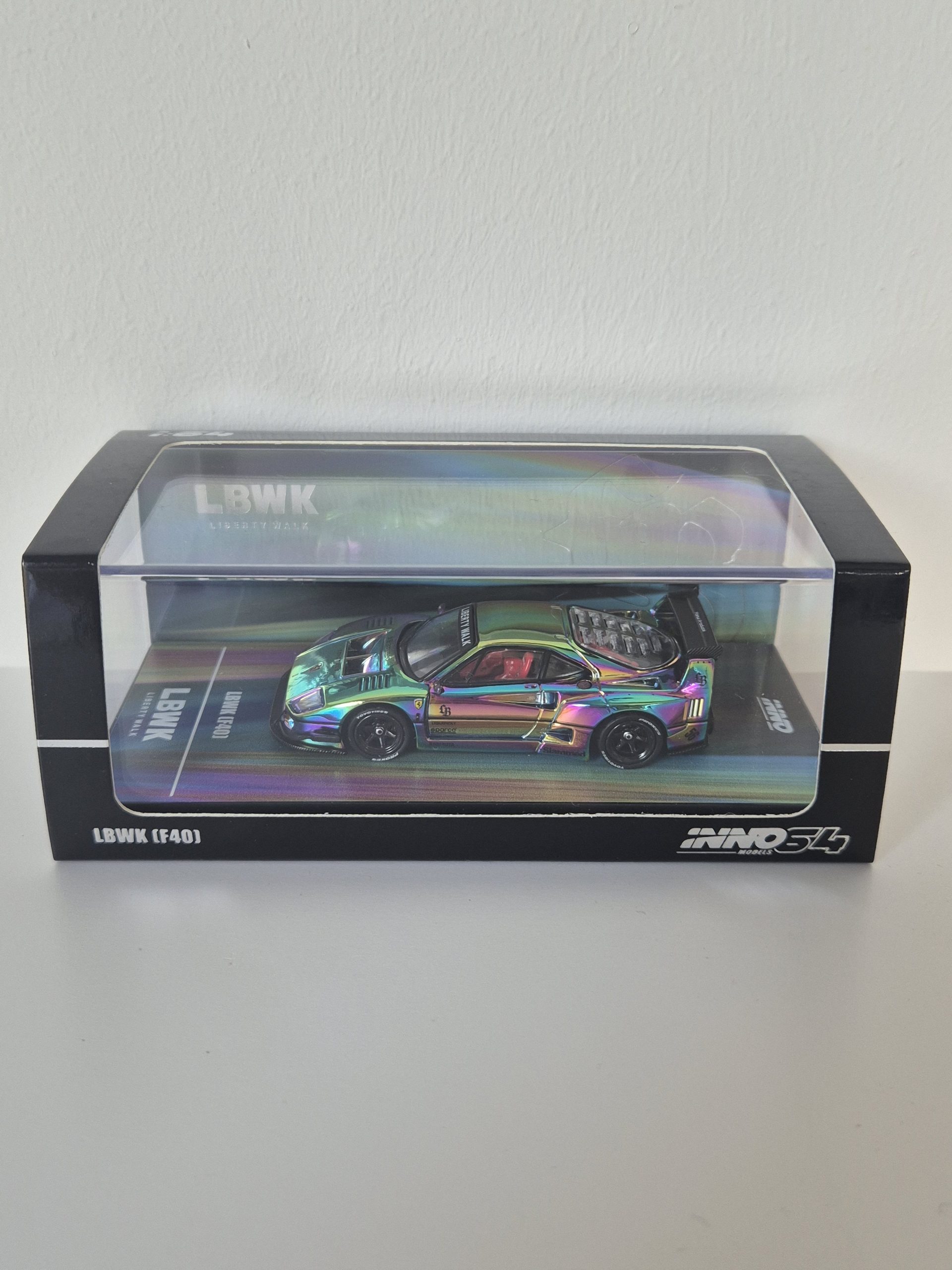 inno64-ferrari-f40chase.jpg inno64 lbwk f40 chase car